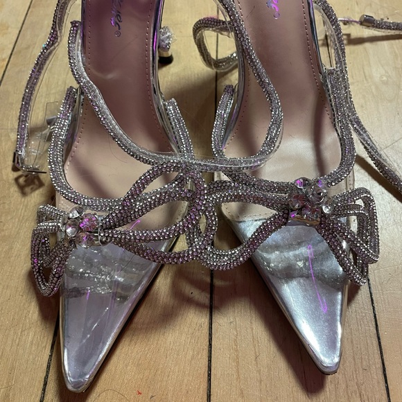 Public Desire CLEAR WRAP AROUND DIAMANTE BOW HEEL - Picture 3 of 7
